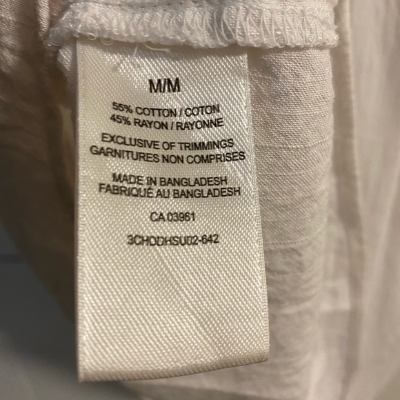 🎉5/$30 - Denver Hayes V-neck blouse - Picture 4 of 4